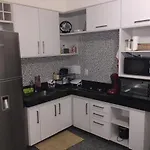 Flat Vista Mar em Área Nobre com Piscina na Beira Mar