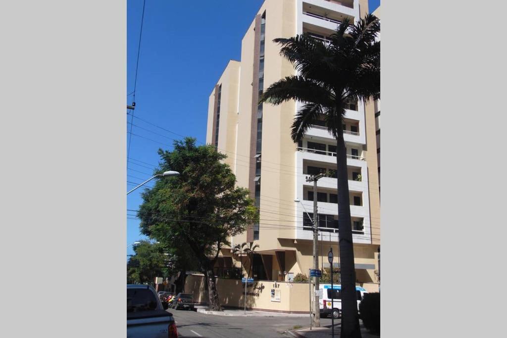 Flat Vista Mar Em área Nobre Com Piscina Na Beira Mar *