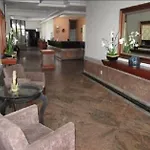 Flat Vista Mar em Área Nobre com Piscina na Beira Mar